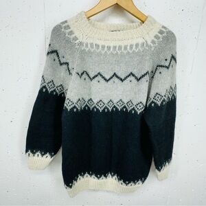 Vintage Peruvian Women’s Size Medium 100% Alpaca Crewneck Sweater